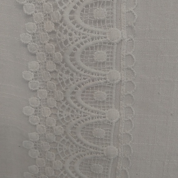 Lace Embellished Sleeveless White Top - Picture 12 of 12